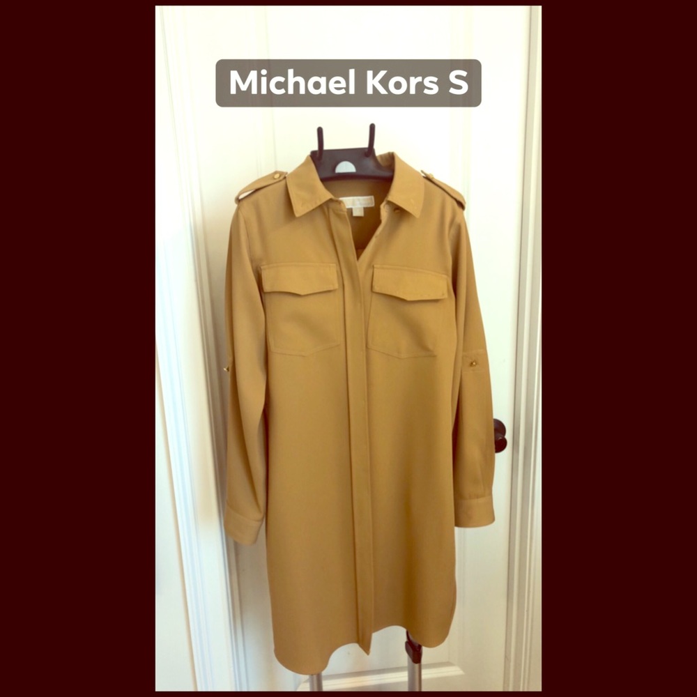 Shirt dress with gold detail.